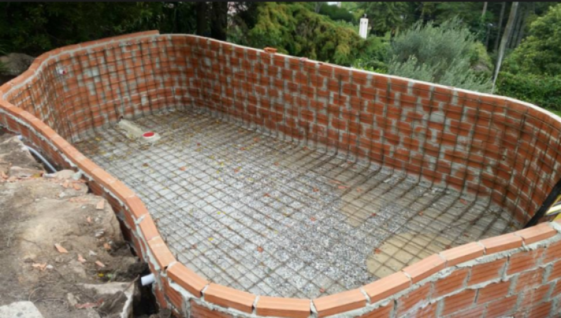 Construção de Piscina Alvenaria Jardim Aracília - Construção de Piscina para Residência